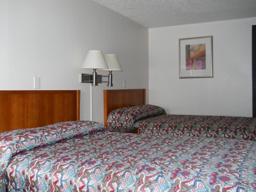 Value Inn Motel - Milwaukee Airport South Oak Creek Room photo